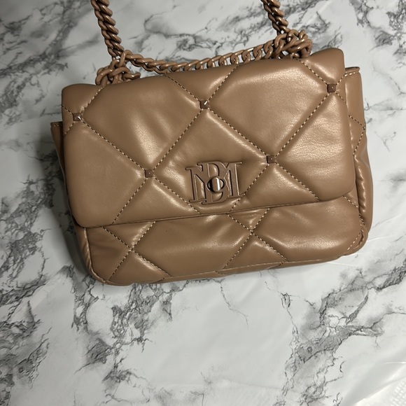 Badgley Mischka Quilted Faux Vegan Handbag with double chain strap metal - Picture 2 of 4